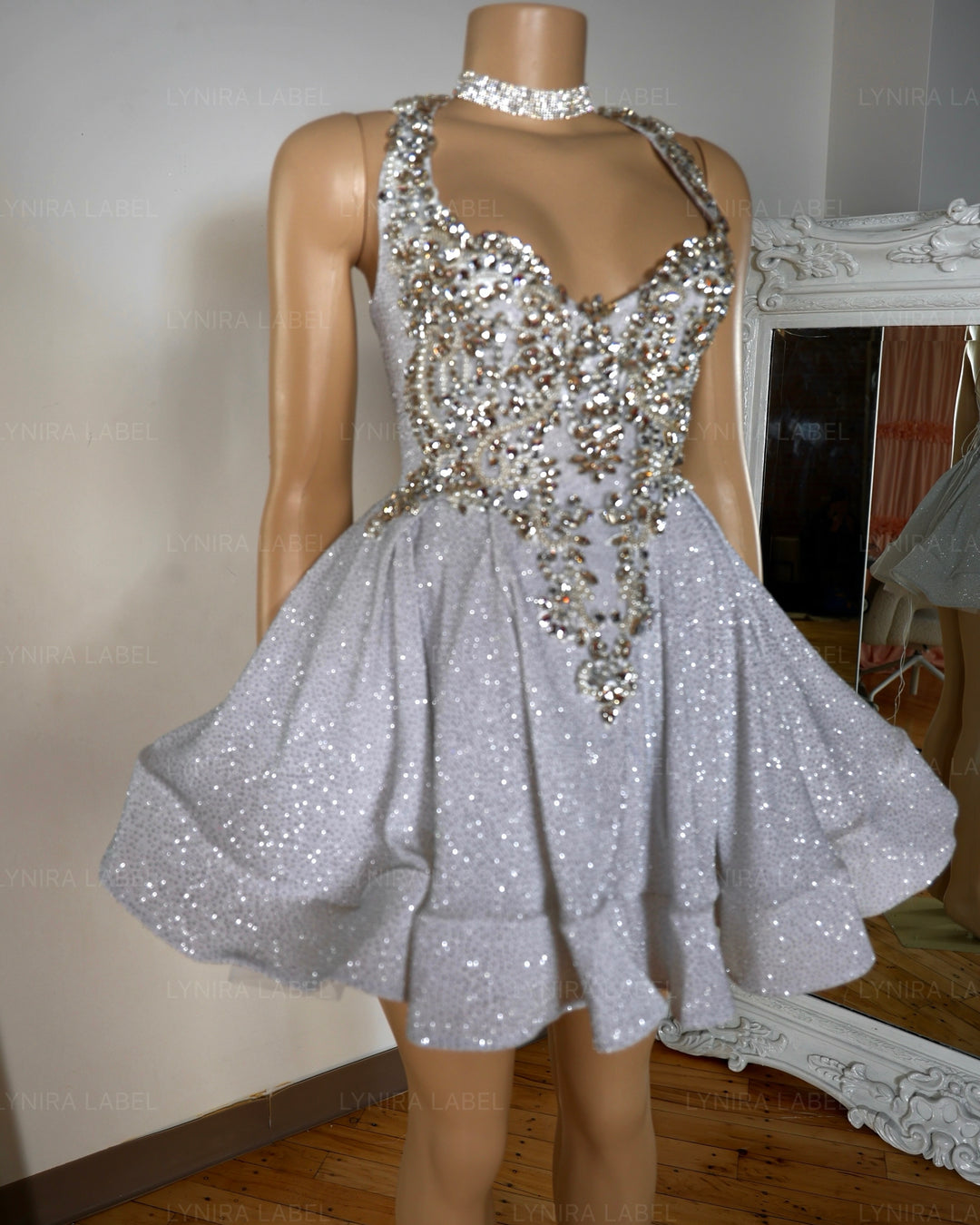 silver dress meaning A Pale Silvery Dress! My lord! My stars! Someone please fetch me the smelling salts because a dress is, by my own admission, silver! Is silver not a synonym for white? :